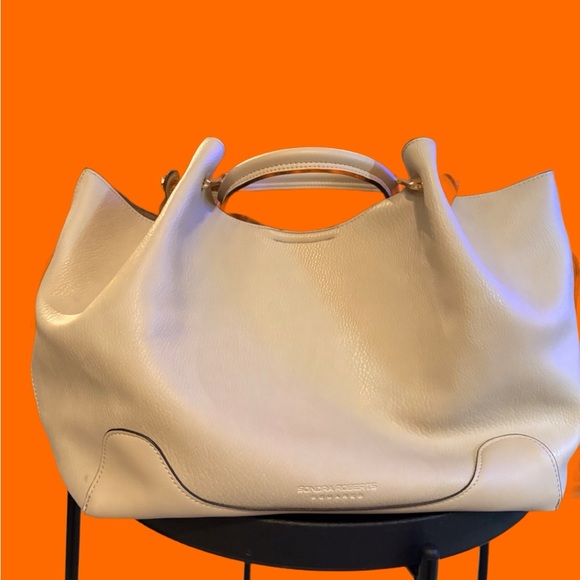 Elegant Cream Handbag - Picture 1 of 1